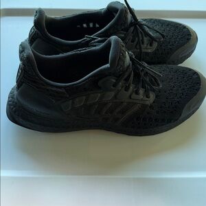 Adidas ultra boost clima cool men’s Black Running Shoes size 8 good condition